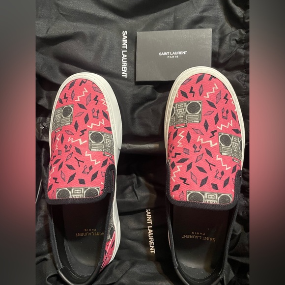 Saint Laurent - Picture 1 of 6